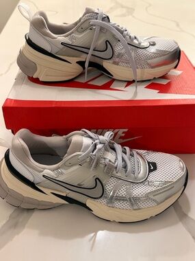 Nike White Silver Black Mesh Trainer Sneakers